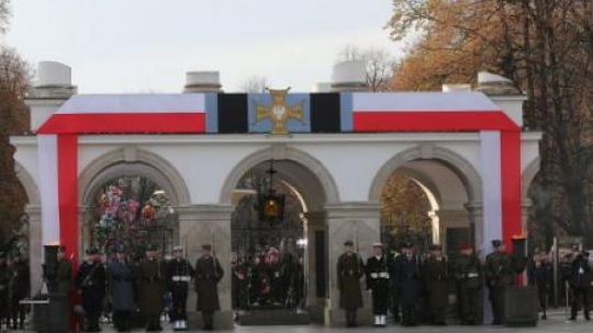 Uroczystości z okazji Święta Niepodległości pod Grobem Nieznanego Żołnierza. Warszawa, 11.11.2012. Fot. PAP/R. Guz