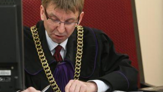 Przewodniczący sędzia WSO ppłk Robert Gmyz. Fot. PAP/R. Guz