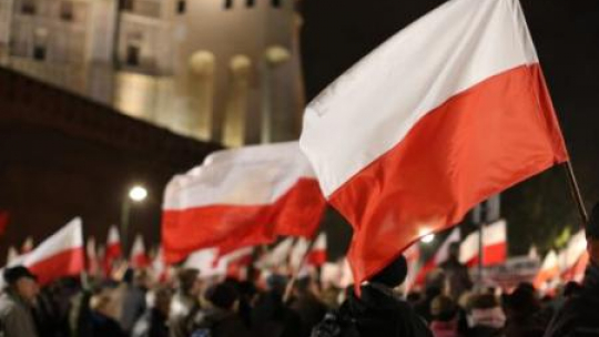 Społeczne Obchody Narodowego Święta Niepodległości na Placu im. ojca Studzińskiego w Krakowie. Fot. PAP/S. Rozpędzik