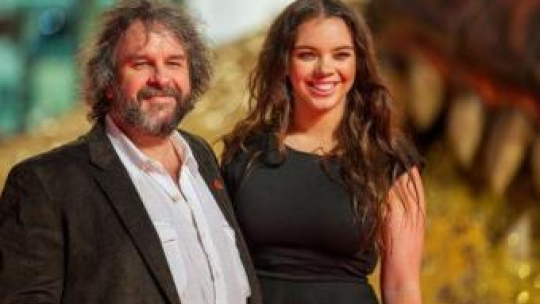 Peter Jackson i jego córka Katie na europejskiej premierze "Hobbit: Pustkowie Smauga" w Berlinie. Fot. PAP/EPA