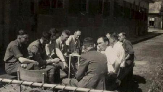 Czlonkowie załogi SS w obozie Auschwitz. Fot. PAP/EPA/Holocaust Memorial Museum