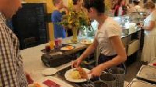 Bar mleczny "Pod Temidą" w Krakowie. Fot. PAP/J.Bednarczyk