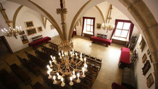 Sala gotycka Zamku Żupnego w Wieliczce. Fot. PAP/S. Rozpędzik