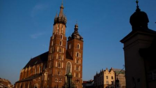 Rynek Główny i Kościół Mariacki w Krakowie. Fot. PAP/S. Rozpędzik