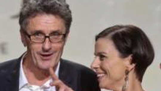 Paweł Pawlikowski (w środku), Agata Kulesza, nagrodzona za najlepszą rolę kobiecą w jego filmie "Ida" . Fot. PAP/R.Guz