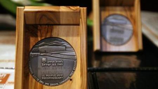 Medal Sprawiedliwy wśród Narodów Świata. Fot. PAP/R. Pietruszka