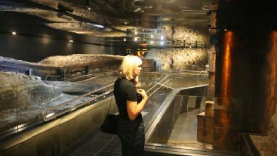  Wystawa "Śladami europejskiej tożsamości Krakowa" w podziemiach Rynku Głównego w Krakowie. Fot. PAP/J. Bednarczyk