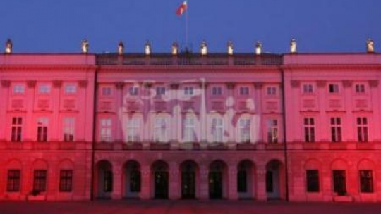 Iluminacja na Pałacu Prezydenckim w Warszawie, w związku ze Świętem Wolności. Fot. PAP/P. Supernak