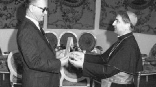 Nuncjusz apostolski abp Józef Kowalczyk i prezydent Wojciech Jaruzelski. Warszawa 06.12.1989. Fot. PAP/G. Rogiński