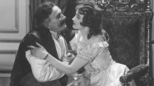 Jan Szymański jako Jacek Soplica i Iza Bellina jako Ewa Horeszkówna w filmie "Pan Tadeusz". 1928 r. Fot. NAC 