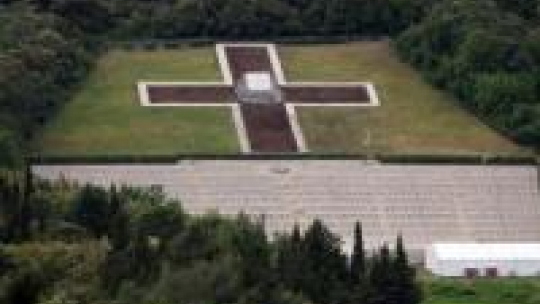 Polski cmentarz wojenny pod Monte Cassino. Fot.PAP/L.Szymański
