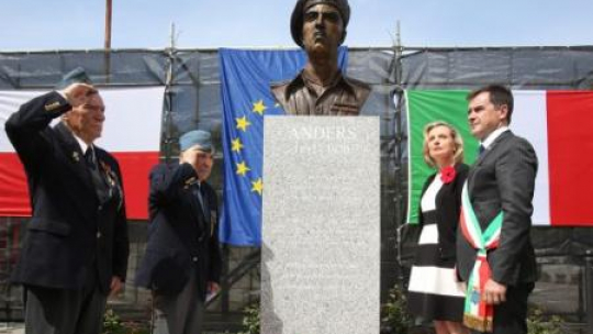 W Cassino odsłonięto popiersie gen. Andersa. Fot. PAP/L. Szymański
