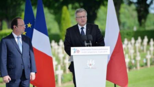 Bronisław Komorowski i Francois Hollande w Urville-Langannerie. Fot. PAP/J. Turczyk