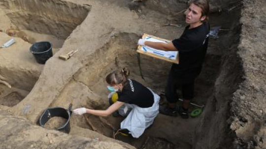 Ekshumacje ofiar powojennego terroru komunistycznego na Powązkach Wojskowych. Fot. PAP/R. Guz