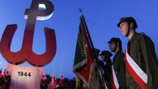 Uroczystości 63. rocznicy wybuchu powstania warszawskiego. Fot. PAP/T. Paczos