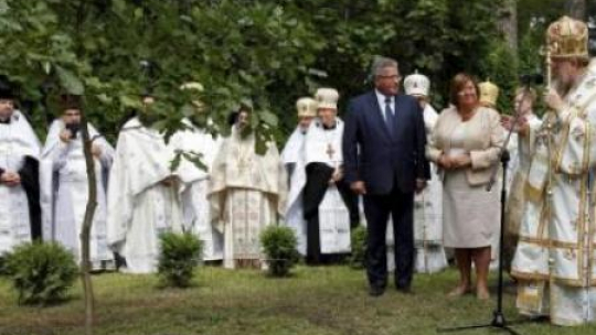 Uroczystość zasadzenia dębu wolności na skwerze na św. Górze Grabarce. Fot. PAP/A. Reszko
