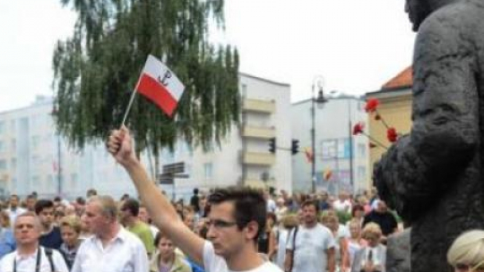 Minuta ciszy na pl. Krasińskich. Fot. PAP/J. Kamiński