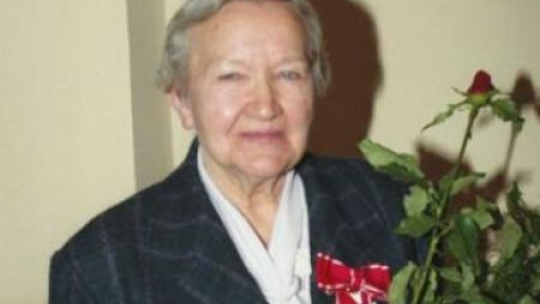 Elżbieta Zawacka odznaczona Krzyżem Komandorskim z Gwiazdą Orderu Odrodzenia Polski. Belweder 1993 r. Fot. PAP/J. Mazur