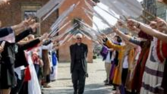 Ks. Adam Fredro Boniecki podczas uroczystego otwarcia ulicy Aleksandra Fredry we Wrocławiu.  Fot. PAP/M. Kulczyński