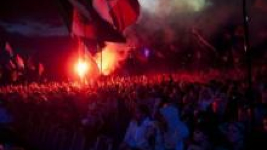 Publiczność podczas koncertu Metalliki na festiwalu Glastonbury w 2014 r. Fot. PAP/EPA