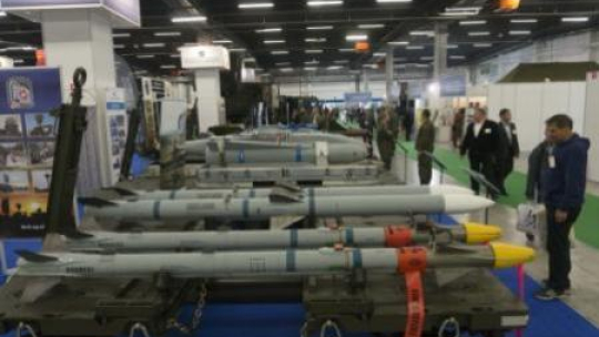XXII Międzynarodowy Salon Przemysłu Obronnego w Kielcach. AIM -9X pocisk rakietowy klasy p-p. Fot. PAP/M. Walczak