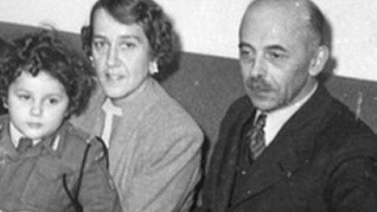 Gen. Tadeusz Bór-Komorowski, jego żona Irena i syn Adam. Londyn, 1945 r. Fot. NAC