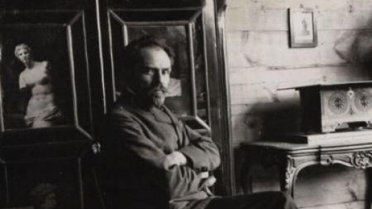 Stefan Żeromski w swoim gabinecie w chacie w Nałęczowie. Początek XX w. Fot. CBN Polona