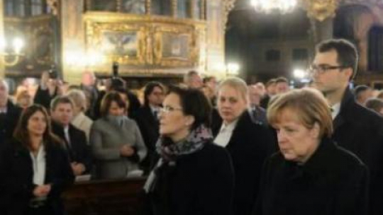 Premier Ewa Kopacz i kanclerz Angela Merkel podczas nabożeństwa w 25. rocznicę Mszy Pojednania. Fot. PAP/J. Kaczmarczyk