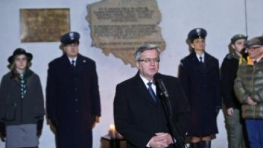 Prezydent Bronisław Komorowski przed Aresztem Śledczym Warszawa Białołęka. Fot. PAP/R. Guz