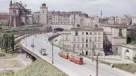 Trakt. Fotografie Zbyszka Siemaszki z Narodowego Archiwum Cyfrowego