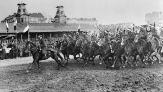 Szwadron 11 Pułku Ułanów Legionowych na defiladzie. Lata 30. XX w. Fot. NAC
