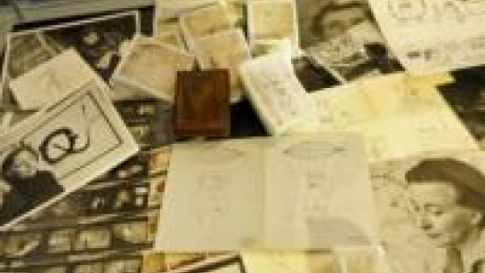 Archiwum Franciszki i Stefana Themersonów przekazane do zbiorów Biblioteki Narodowej w Warszawie. Fot. PAP/M. Obara