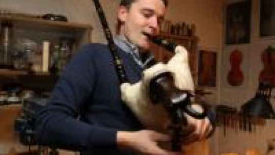 Lutnik S. Bafia gra na dudach podhalańskich. Fot. PAP/D. Momot Lutnik S. Bafia gra na dudach podhalańskich. Fot. PAP/D. Momot