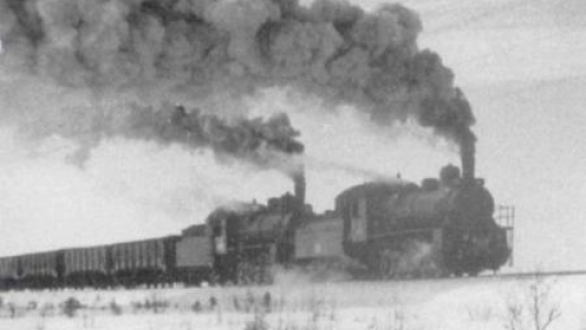 Transport więźniów na wschód – zdjęcie z wystawy IPN „Deportacje Górnoślązaków do ZSRR w 1945 roku”. Źródło: IPN