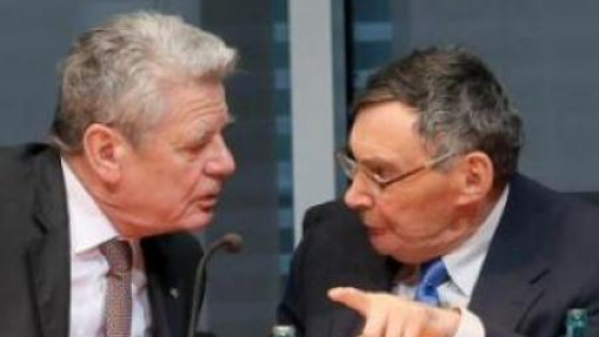 Joachim Gauck i Marian Turski. Fot. PAP/EPA