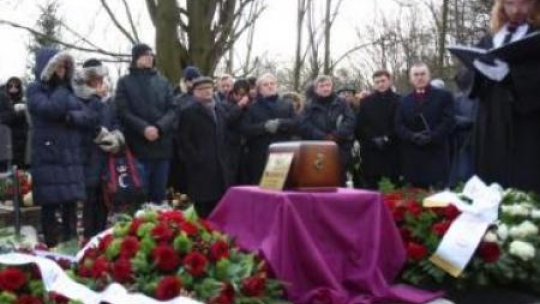 Uroczystości pogrzebowe Krzysztofa Krauzego na Cmentarzu Rzymskokatolickim w Kazimierzu Dolnym. Fot. PAP/L. Szymański 