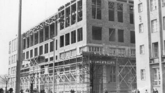 Budowa urzędu pocztowego w Gdynii. Źródło: NAC