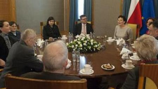 Spotkanie premier Ewy Kopacz z przedstawicielami Stowarzyszenia Przyjaciół MHP i Rady MHP. Fot. M. Śmiarowski / KPRM