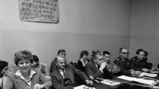 Rozmowy strajkujacych z prof. J. Górskim. Fot. PAP/A. Zbraniecki