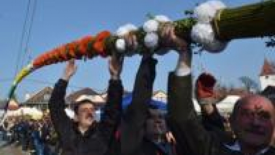 Najdłuższa palma autorstwa Zbigniewa Urbańskiego. Lipnica Murowana. 29.03.2015. Fot. PAP/J. Bednarczyk 