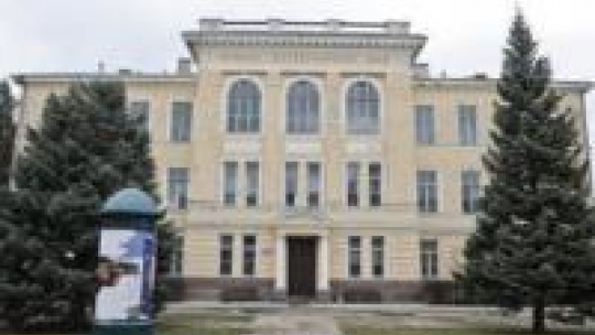 Budynki Instytutu Weterynarii z XIX w, od 2007 r. ma tam siedzibę Orkiestra Sinfonia Varsovia. Fot. PAP/M. Obara