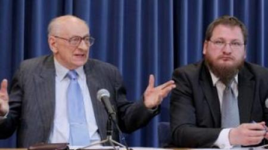 Władysław Bartoszewski (L) i Piotr M.A. Cywiński (P). Fot. PAP/P. Supernak