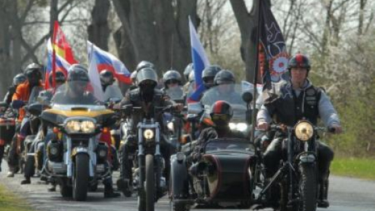 Motocykliści z Rosji na uroczystościach 70. rocznicy zakończenia II w. św. Braniewo. 25.04.2015. Fot. PAP/T. Waszczuk