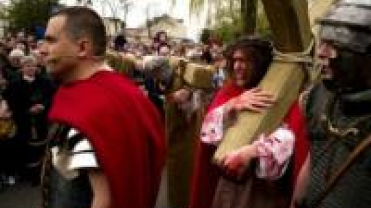 Inscenizacja Misterium Męki Pańskiej w Górze Kalwarii. Fot. PAP/T. Gzell