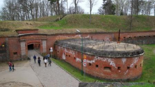 Twierdza Boyen z XIX w., brama Giżycka. Fot. PAP/T. Waszczuk