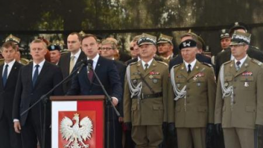 Wystąpienie prezydenta Andrzeja Dudy podczas uroczystości święta WP w Al. Ujazdowskich. Fot. PAP/R. Pietruszka