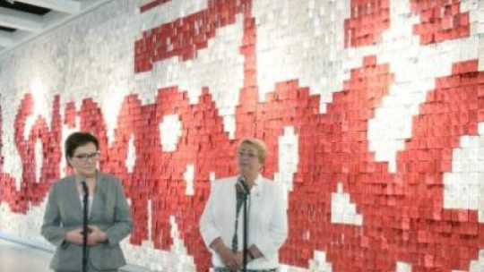 Premier Ewa Kopacz i Henryka Krzywonos-Strycharska w ECS. Fot. PAP/R. Pietruszka