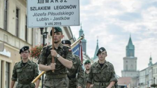 Wymarsz na trasę XIII Marszu Szlakiem Legionów Józefa Piłsudskiego w Lublinie. Fot. PAP/W. Pacewicz