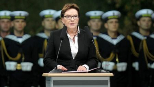 Premier E. Kopacz przemawia na Westerplatte. Fot. PAP/P. Wittman