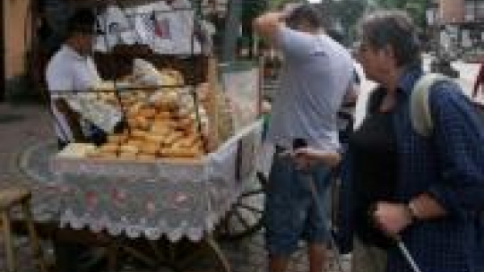 Oscypki na Krupówkach. Fot. PAP/J. Bednarczyk